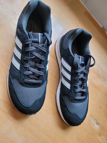 Adidas nieuwstaat.  beschikbaar voor biedingen