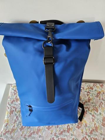 Rains rolltop laptoptas waterdicht blauw 18 liter beschikbaar voor biedingen
