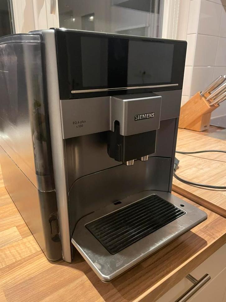 Siemens EQ.6 Plus S100 koffiemachine – defect, Witgoed en Apparatuur, Koffiezetapparaten, Niet werkend, Gemalen koffie, Koffiebonen