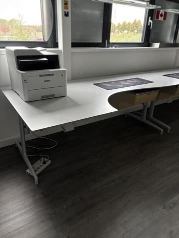 Klassieke grote Lensvelt Rizatto hoekbureau (s)  beschikbaar voor biedingen