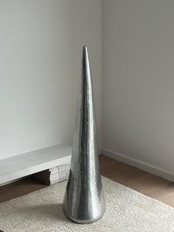 Unieke Brutalistisch chroom sculptuur beschikbaar voor biedingen