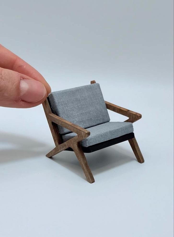 Miniatuur Stoel - Handgemaakt 1:24, Hobby en Vrije tijd, Modelbouw | Figuren en Diorama's, Nieuw, Figuur of Figuren, 1:50 of kleiner