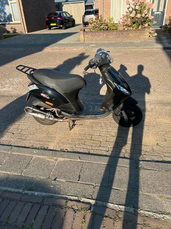 Piaggio Zip 70cc - 2016 - Nette Staat, Fietsen en Brommers, Scooters | Piaggio, Gebruikt, Zip, Maximaal 45 km/u, Tweetakt, Ophalen