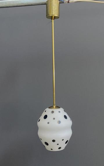 50 jaren 2x Tsjechische hang lamp melkwit met zwarte stip beschikbaar voor biedingen
