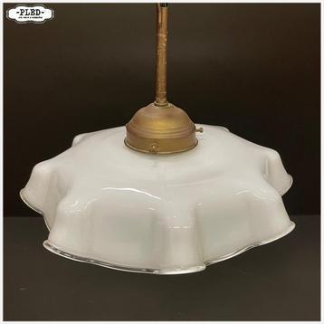 Vintage glazen lampje. Hanglampje melkglas beschikbaar voor biedingen