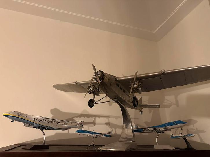 1:200 vier heel bijzondere modellen KLM / ANTONOV AIRLINES, Verzamelen, Luchtvaart en Vliegtuigspotten, Zo goed als nieuw, Schaalmodel