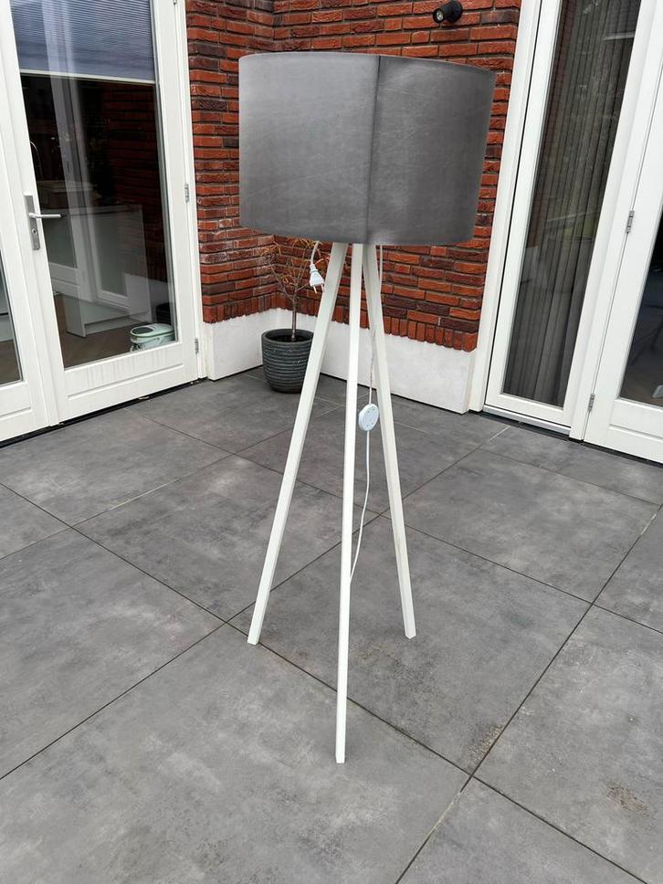 Fraaie stalamp, Huis en Inrichting, Lampen | Vloerlampen, Gebruikt, 150 tot 200 cm, Metaal, Stof, Ophalen