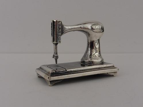 Zilveren miniatuur naaimachine                          Z145, Antiek en Kunst, Antiek | Goud en Zilver, Zilver, Ophalen of Verzenden