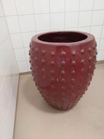 Grote geglazuurde plantenpot. beschikbaar voor biedingen