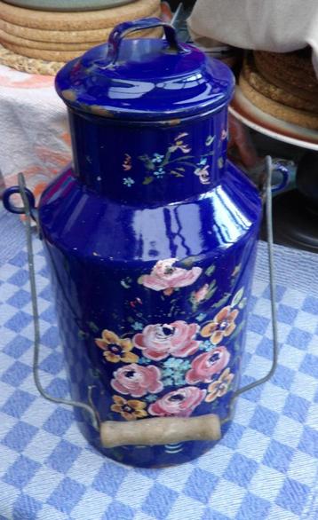 oude emaille kan/ blauw emaille waterkan/ inhoud 3,5 liter beschikbaar voor biedingen