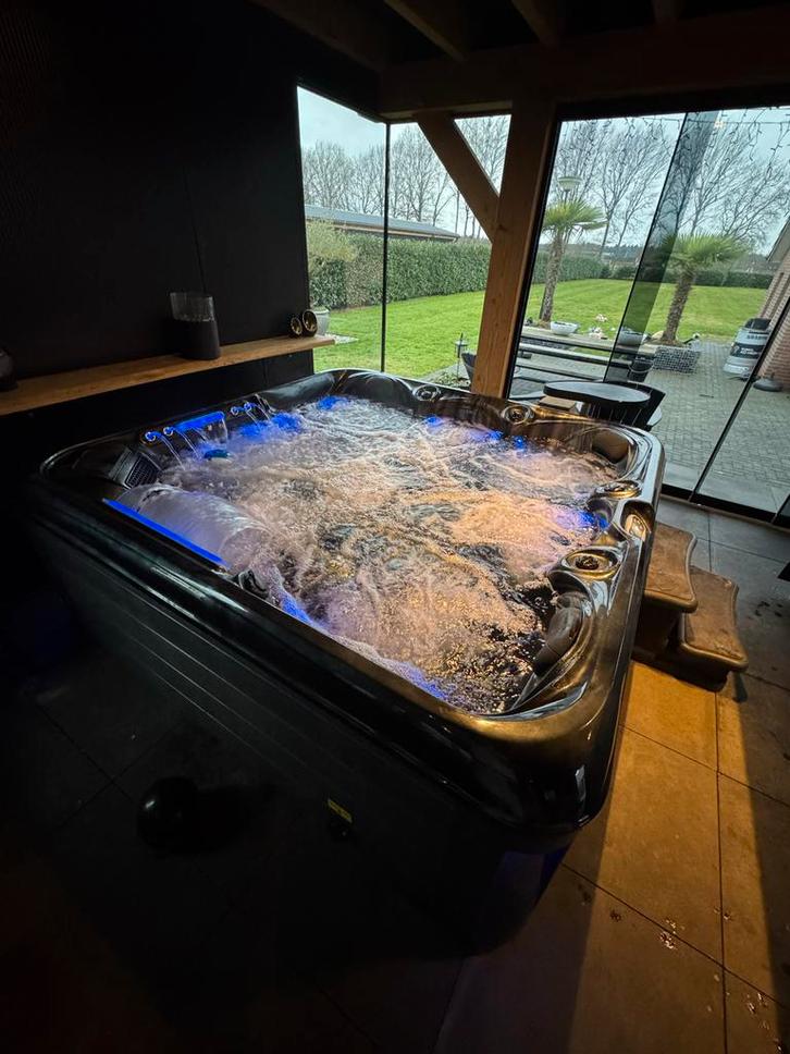 Jacuzzi 5 persoons, Tuin en Terras, Bubbelbaden en Hottubs, Zo goed als nieuw, Vast, Afdekzeil, Filter, Pomp, Trap, Ophalen of Verzenden