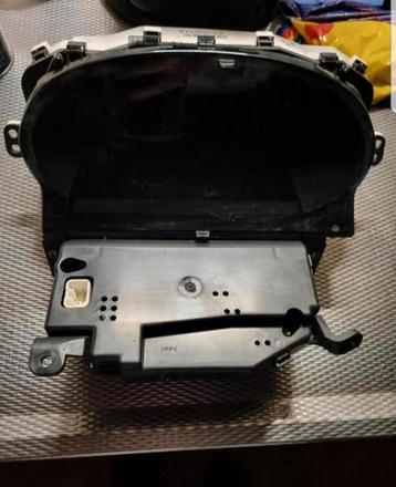 Kilometertellerklok Yaris P1 99-05 benzine €75,00 beschikbaar voor biedingen