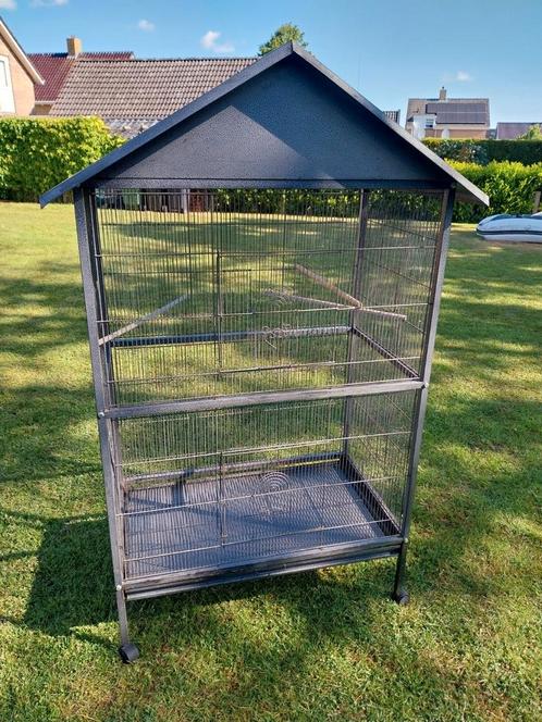 2 grote en stevige metalen kamervolieres / vogelkooien, Dieren en Toebehoren, Vogels | Hokken en Kooien, Zo goed als nieuw, Vogelkooi