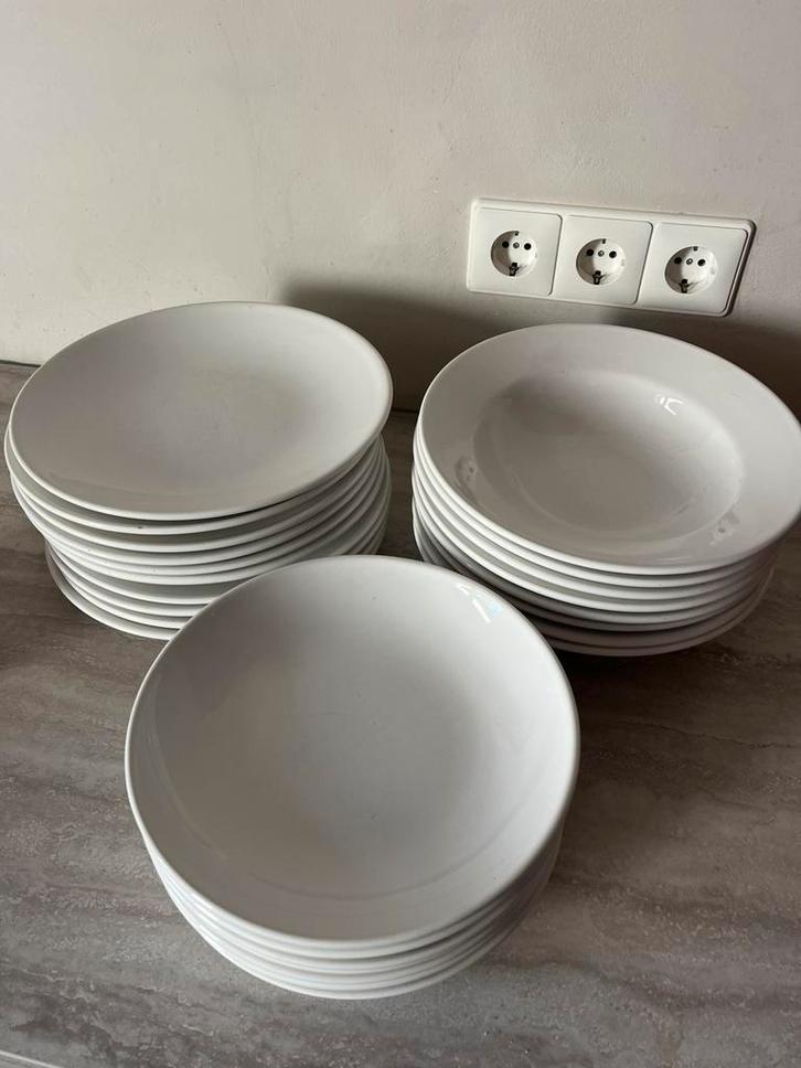 Mooi Dille Kamille servies 8x diep 8x pasta x10 dinerbord, Antiek en Kunst, Antiek | Servies compleet, Ophalen