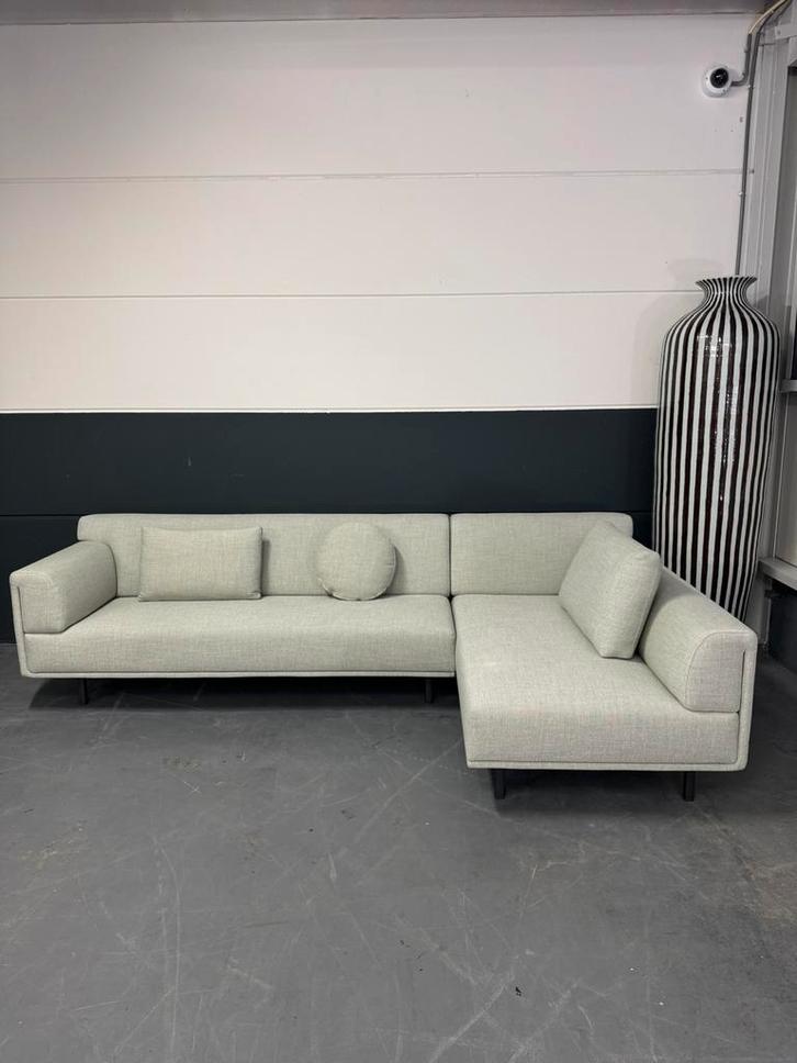 Showroommodel Eyye Dura | Milton stof, Huis en Inrichting, Banken | Bankstellen, Nieuw, Hoekbank, Vierpersoons of meer, 250 tot 300 cm