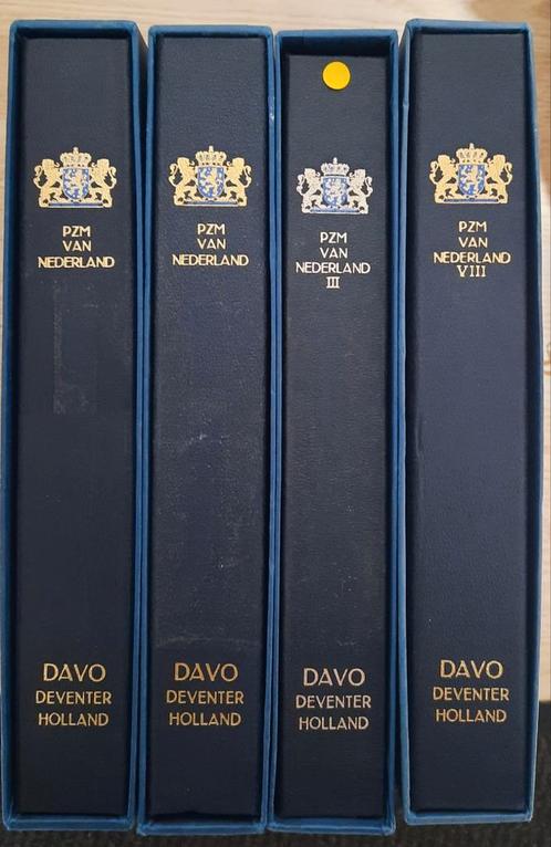 PTT Mapjes No.256 T/M 387 in vier Davo albums Nom. Euro 348, Postzegels en Munten, Postzegels | Nederland, Postfris, Na 1940, Verzenden