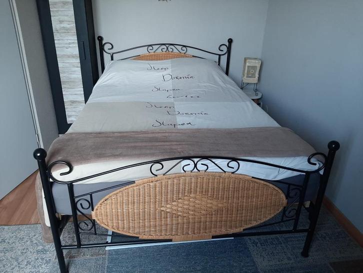 bed, Huis en Inrichting, Slaapkamer | Bedden, Zo goed als nieuw, Twijfelaar, 140 cm, 200 cm, Overige materialen, Ophalen