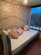 Frans gietijzeren bed, Ophalen