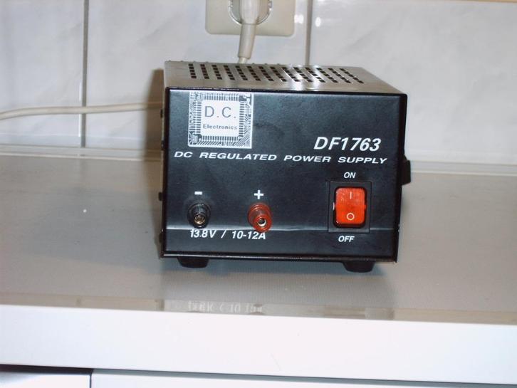 DC Voeding DF1763 13,8 V, 10-12 A, Hobby en Vrije tijd, Modeltreinen | Overige schalen, Zo goed als nieuw, Transformator of Voeding