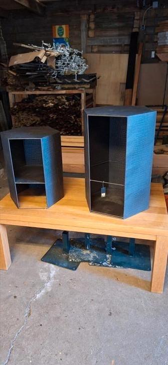 Bijzet tafels  of hoekelementen beschikbaar voor biedingen