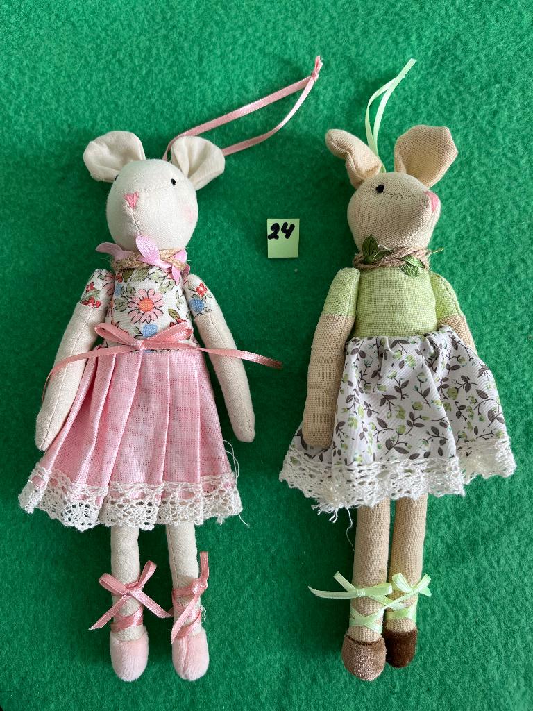 2 Schattige muisjes met jurkjes (24 cm), Ophalen of Verzenden, Nieuw