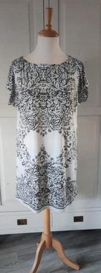 Zwart-witte stretch jurk met print maat 44 van Elissa, Wit, Maat 42/44 (L), Ophalen of Verzenden, Zo goed als nieuw