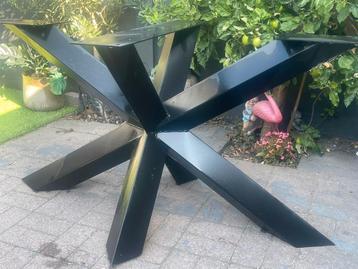 IJzeren matrix spinpoot onderstel voor tafel zeer kolossaal beschikbaar voor biedingen