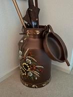 Beschilderde koperkleurige melkbus met bloemen, Ophalen