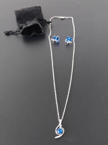 Set ketting en oorbellen kleur kobaltblauw/zilver beschikbaar voor biedingen