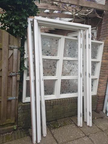 2 grote meranti kozijnen incl beslag beschikbaar voor biedingen