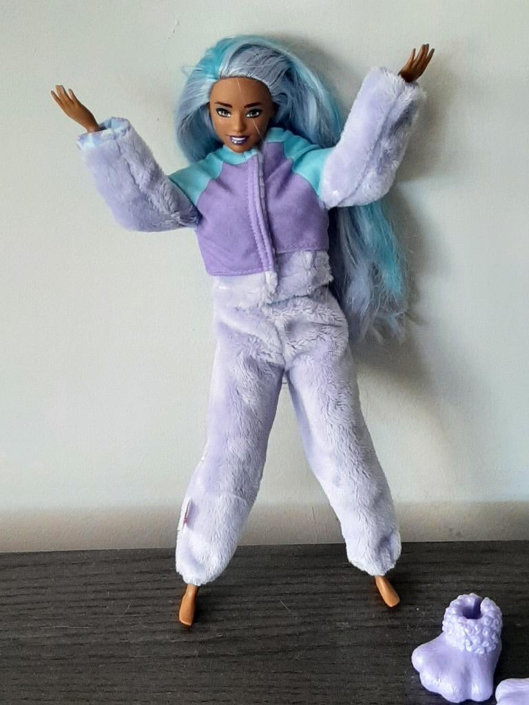 donkere  barbie paars haar fleece kleding, Ophalen of Verzenden, Zo goed als nieuw, Barbie