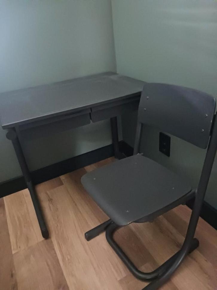 Mooi donkergrijs schoolsetje, Kinderen en Baby's, Kinderkamer | Overige Meubels, Zo goed als nieuw, Overige typen, Ophalen