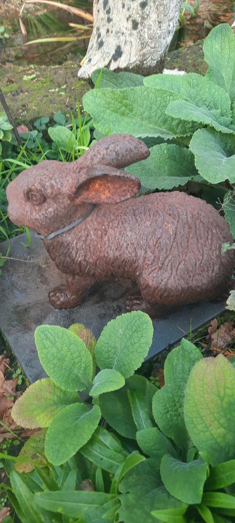 Tuinbeeld Konijn - Rustiek Metaal, Tuin en Terras, Tuinbeelden, Gebruikt, Dierenbeeld, Metaal, Ophalen of Verzenden
