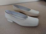 Trouwen pumps creme wit lage hak, Wit, Ophalen of Verzenden, Zo goed als nieuw, Schoenen