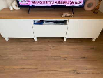 Ikea BESTÅ tv meubel/ tv kast wit met houten plank.