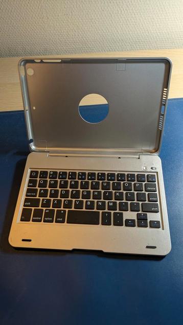 iPadhoes met toetsenbord  beschikbaar voor biedingen