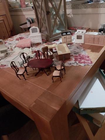 Te koop diverse poppenhuis inrichting beschikbaar voor biedingen