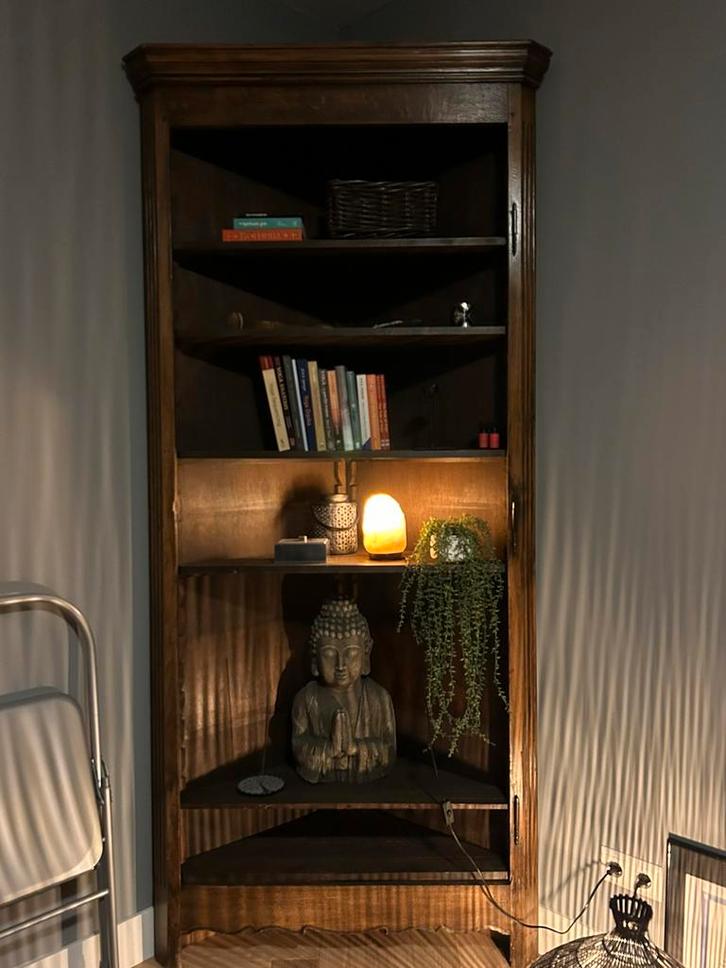 Karaktervolle oude houten hoekkast (ca. begin 20e eeuw), Huis en Inrichting, Kasten | Boekenkasten, Zo goed als nieuw, 100 tot 150 cm