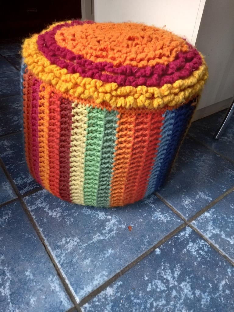 Vintage bonte gehaakte poef, Verzamelen, Retro, Ophalen of Verzenden, Huis en Inrichting