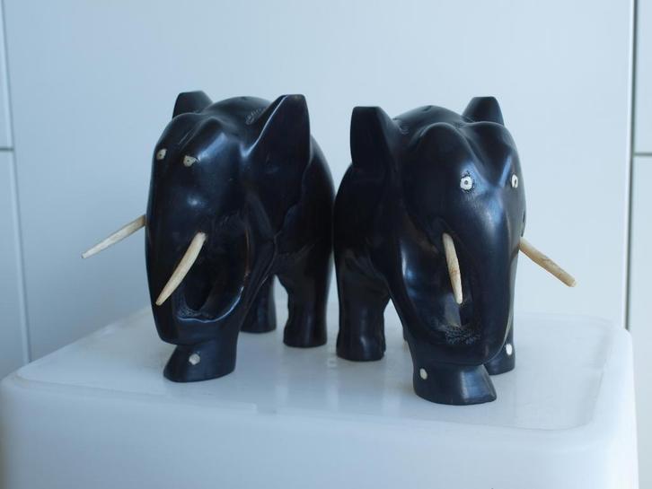 olifanten beelden massief ebbenhout? 2 st  80 euro, Antiek en Kunst, Kunst | Beelden en Houtsnijwerken, Ophalen of Verzenden