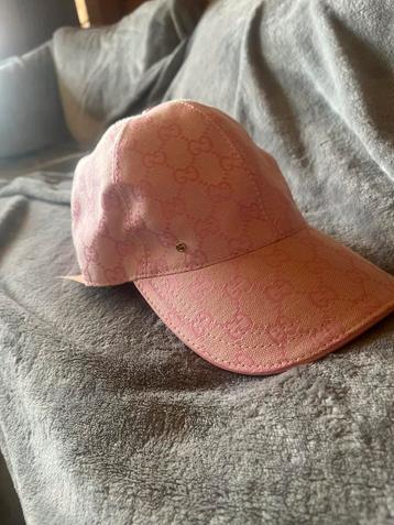 Roze gucci pet beschikbaar voor biedingen