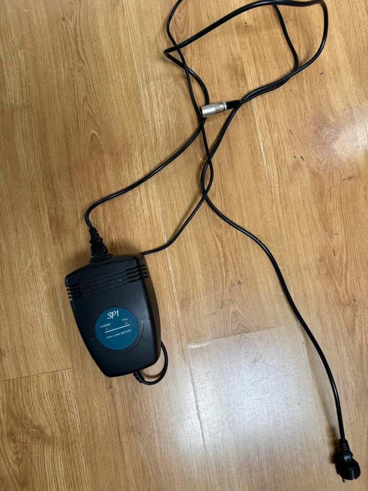 Bikkel METCO SP1 Li-ion Batterijlader - Model SL07-28P3B, Fietsen en Brommers, Fietsaccessoires | Fietsaccu's, Gebruikt, Ophalen of Verzenden