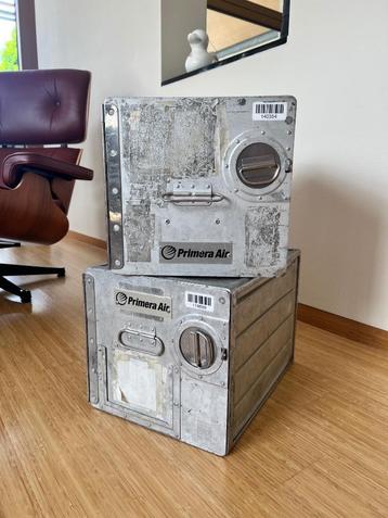 Vintage industriële vliegtuigcontainers incl aluminium lades beschikbaar voor biedingen