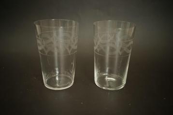 antiek waterglas 2 groot helder glas geëtst guirlande. beschikbaar voor biedingen
