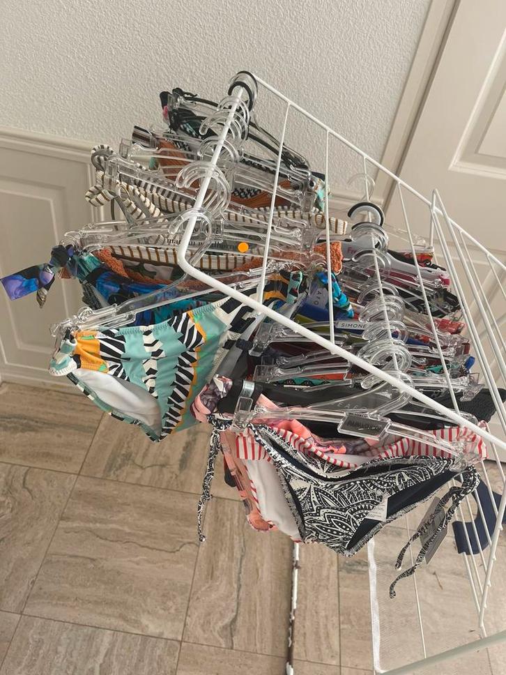 Partij 60 stuks merk badmode bikini top en slips nieuw, Kleding | Dames, Badmode en Zwemkleding, Nieuw, Overige typen, Overige kleuren
