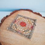 Vintage onderzetter van brokaat en gouddraad, Ophalen of Verzenden