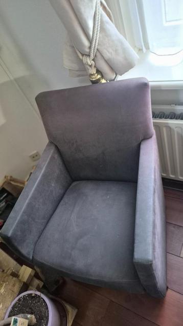 4 grijze fauteuils beschikbaar voor biedingen