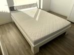 Bed met matras en bedbodem - Elegant en modern, Huis en Inrichting, Ophalen, Wit, Tweepersoons, 140 cm