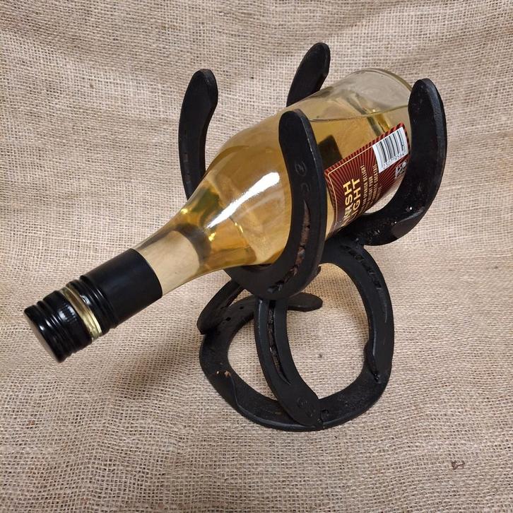 Authentieke Flessenhouder van hoefijzers, Huis en Inrichting, Woonaccessoires | Wijnrekken, Zo goed als nieuw, Minder dan 50 cm