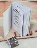 Mini boeken Poppenhuis Stephen King Boeken Schaal 1/12 1/6, Verzamelen, Poppen, Nieuw, Ophalen of Verzenden, H, H